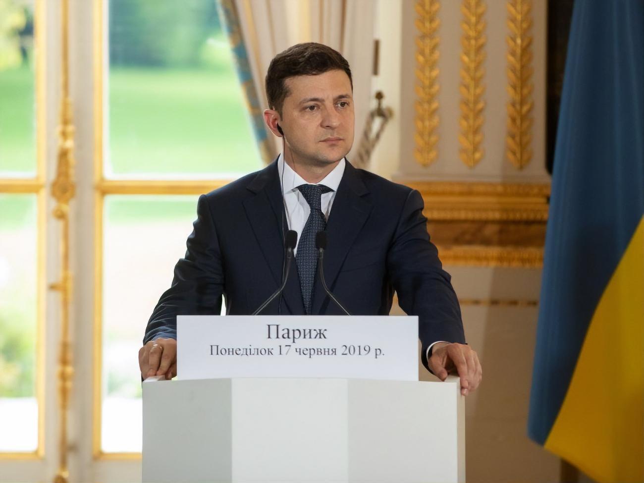 Зеленский:&nbsp;Наши крупные бизнесмены стали богатыми именно здесь, в Украине, поэтому&nbsp;сейчас, мне кажется, надо все эти деньги возвращать и вкладывать в Украину