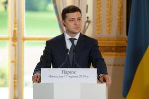 Зеленский: Наши крупные бизнесмены стали богатыми именно здесь, в Украине, поэтому сейчас, мне кажется, надо все эти деньги возвращать и вкладывать в Украину