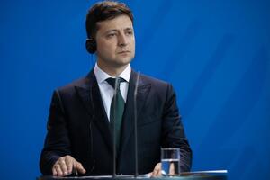 Зеленський: Хочу вас привітати з маленькою перемогою. Від сьогодні ніхто не буде змушувати вас продавати валюту