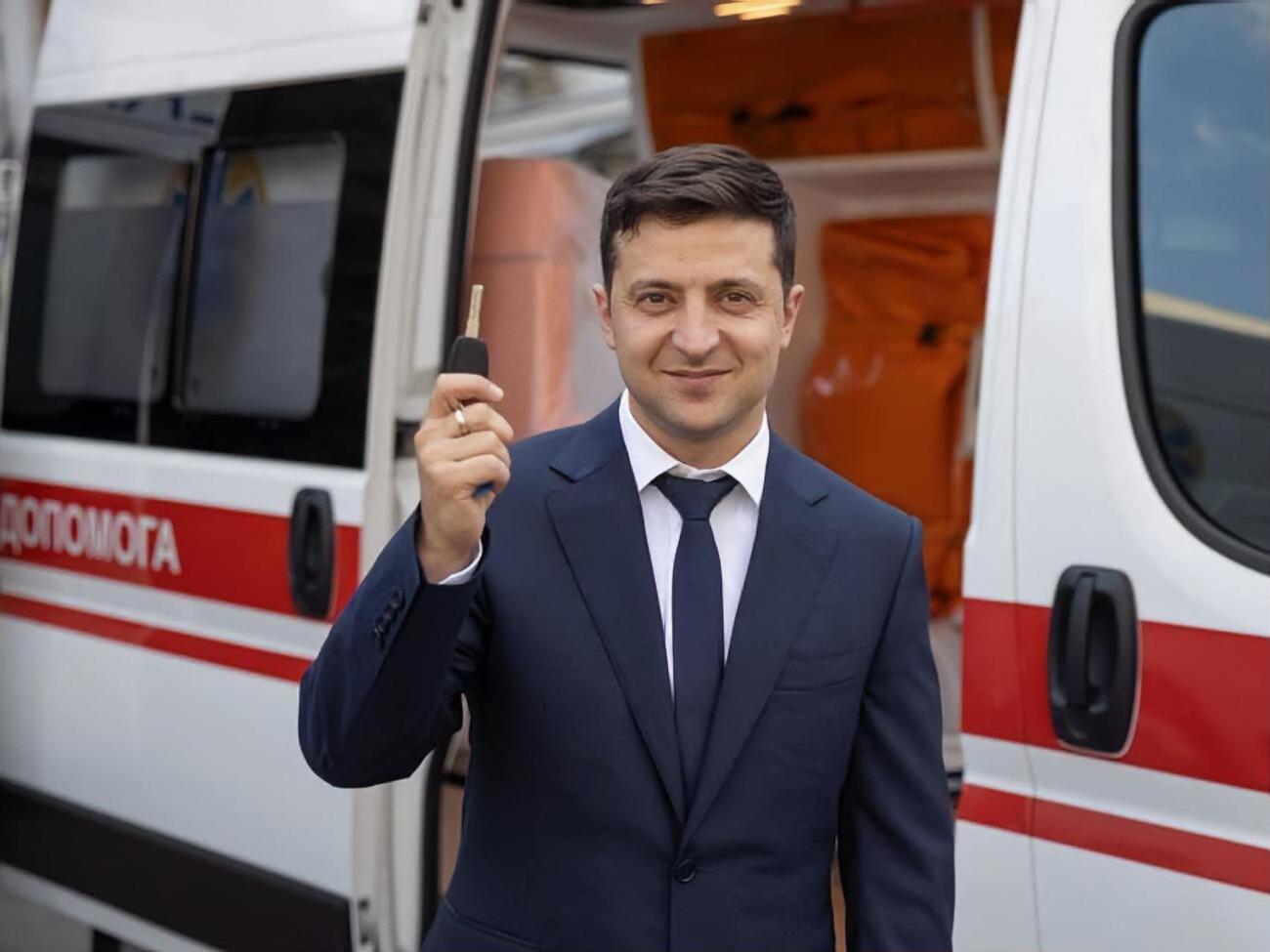 По словам Зеленского, благодаря договоренности с Ахметовым уже куплено 200 машин скорой помощи