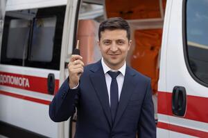 За словами Зеленського, завдяки домовленості з Ахметовим уже придбано 200 машин швидкої допомоги