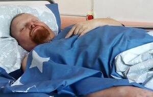 Острой угрозы жизни Макарюка нет, но остается риск повторного инсульта, сообщила журналистка