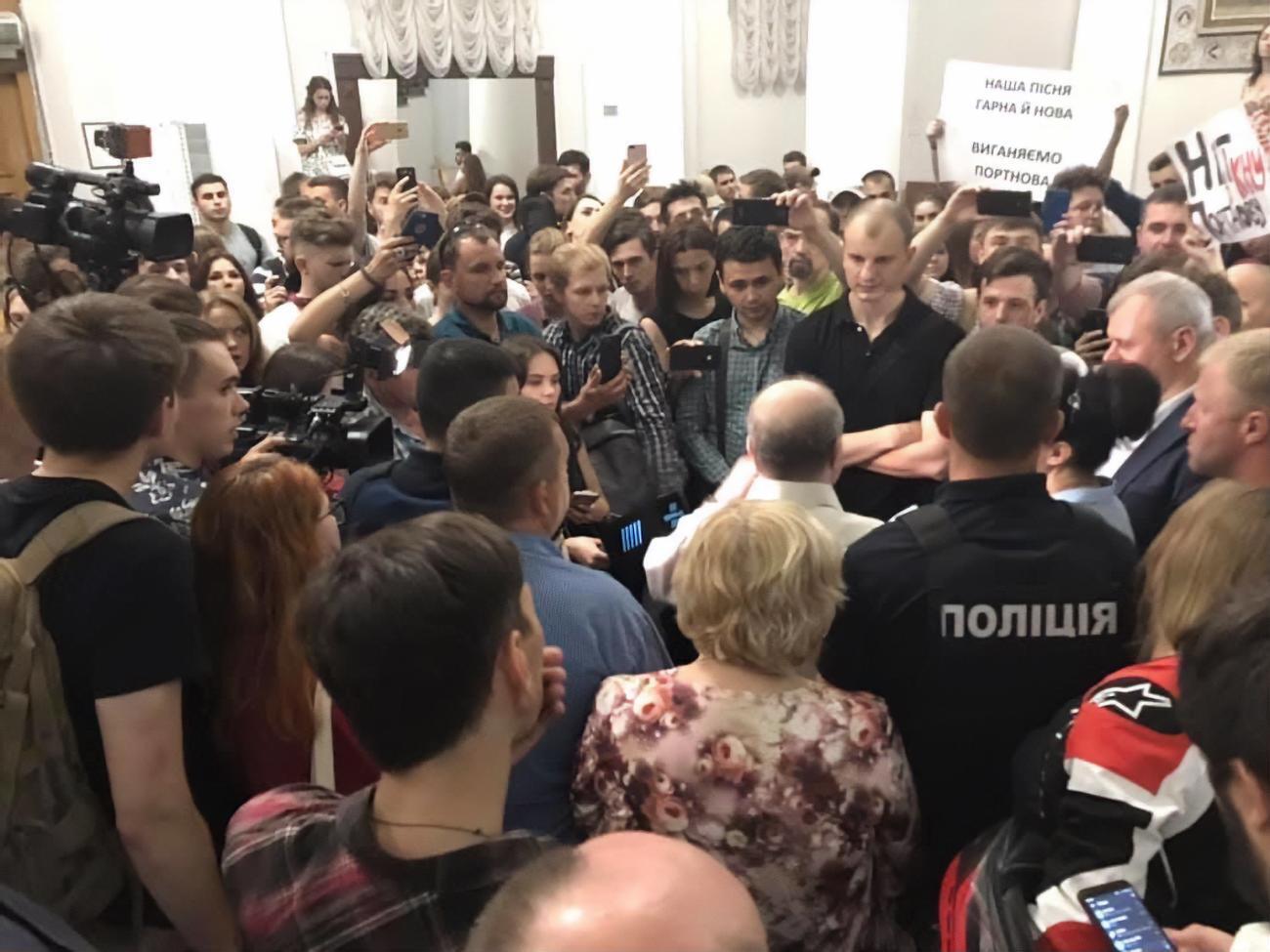 Ректор погодився з вимогами студентів звільнити Портнова