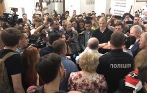 Ректор погодився з вимогами студентів звільнити Портнова