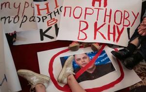 20 червня студенти влаштували акцію з вимогою скасувати призначення Портнова викладачем вишу