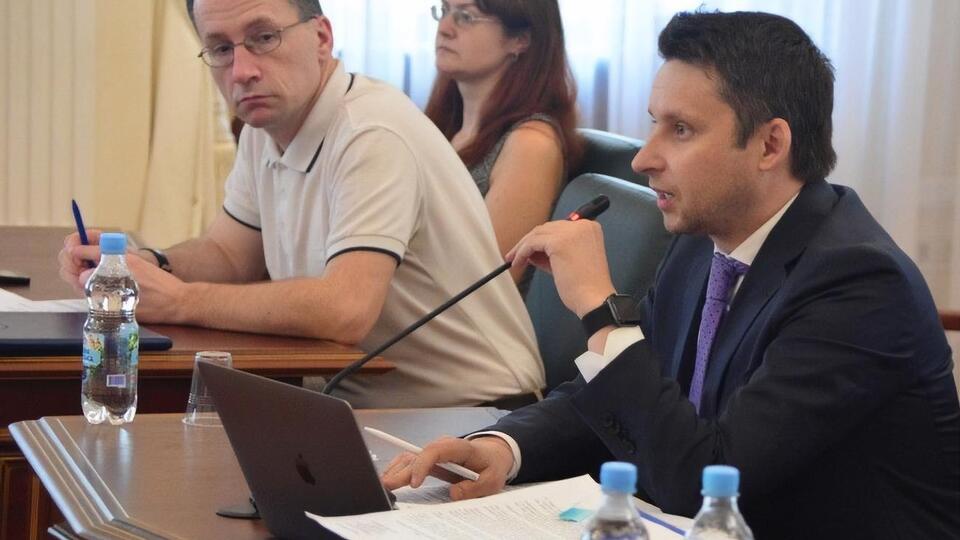 Совет правосудия рассматривал жалобу адвоката Сергея Рохманова (справа) на решение ВКДКП о закрытии дисциплинарного производства против Луценко