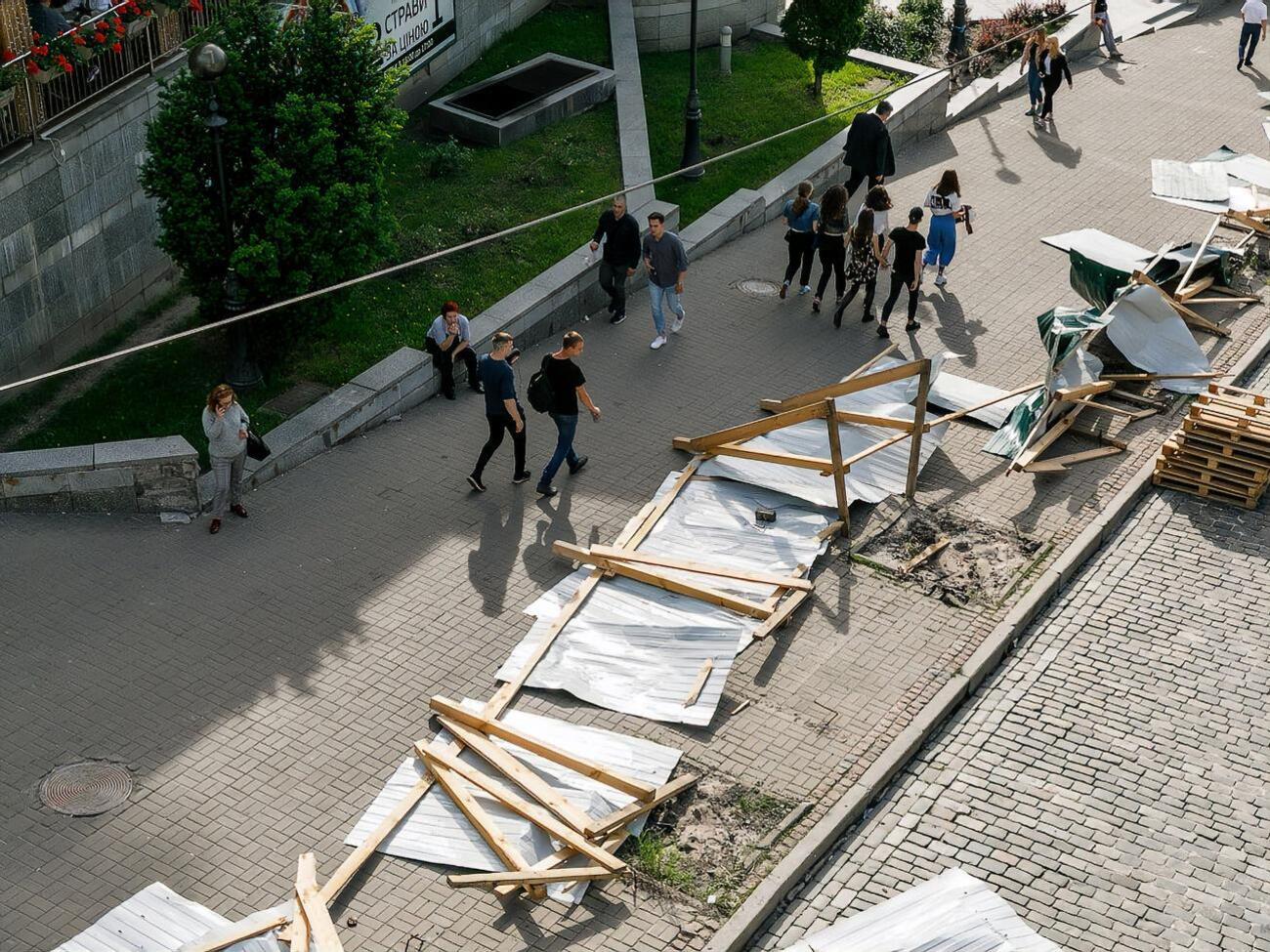 18 травня активісти повалили огорожу на місці будівництва меморіалу