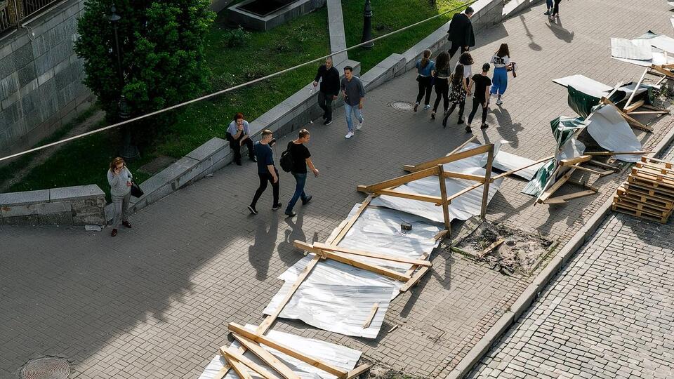 18 травня активісти повалили огорожу на місці будівництва меморіалу