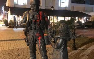 Памятник облили краской в январе 2019 года