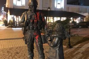 Памятник облили краской в январе 2019 года