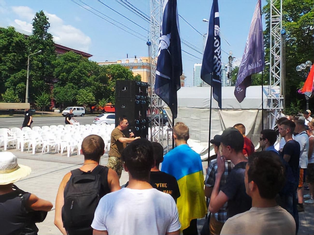 Протестующие заявили, что намерены продолжать акцию до 12.00 завтрашнего дня