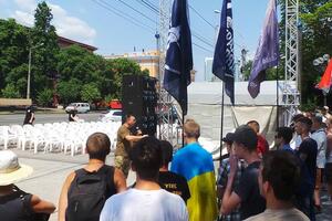 Протестувальники заявили, що мають намір продовжувати акцію до 12.00 завтрашнього дня