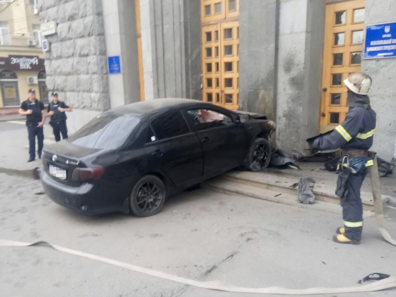 Полиция выясняет обстоятельства ДТП