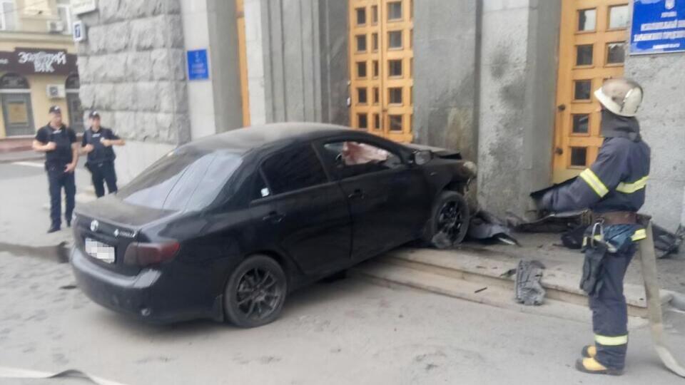 Полиция выясняет обстоятельства ДТП
