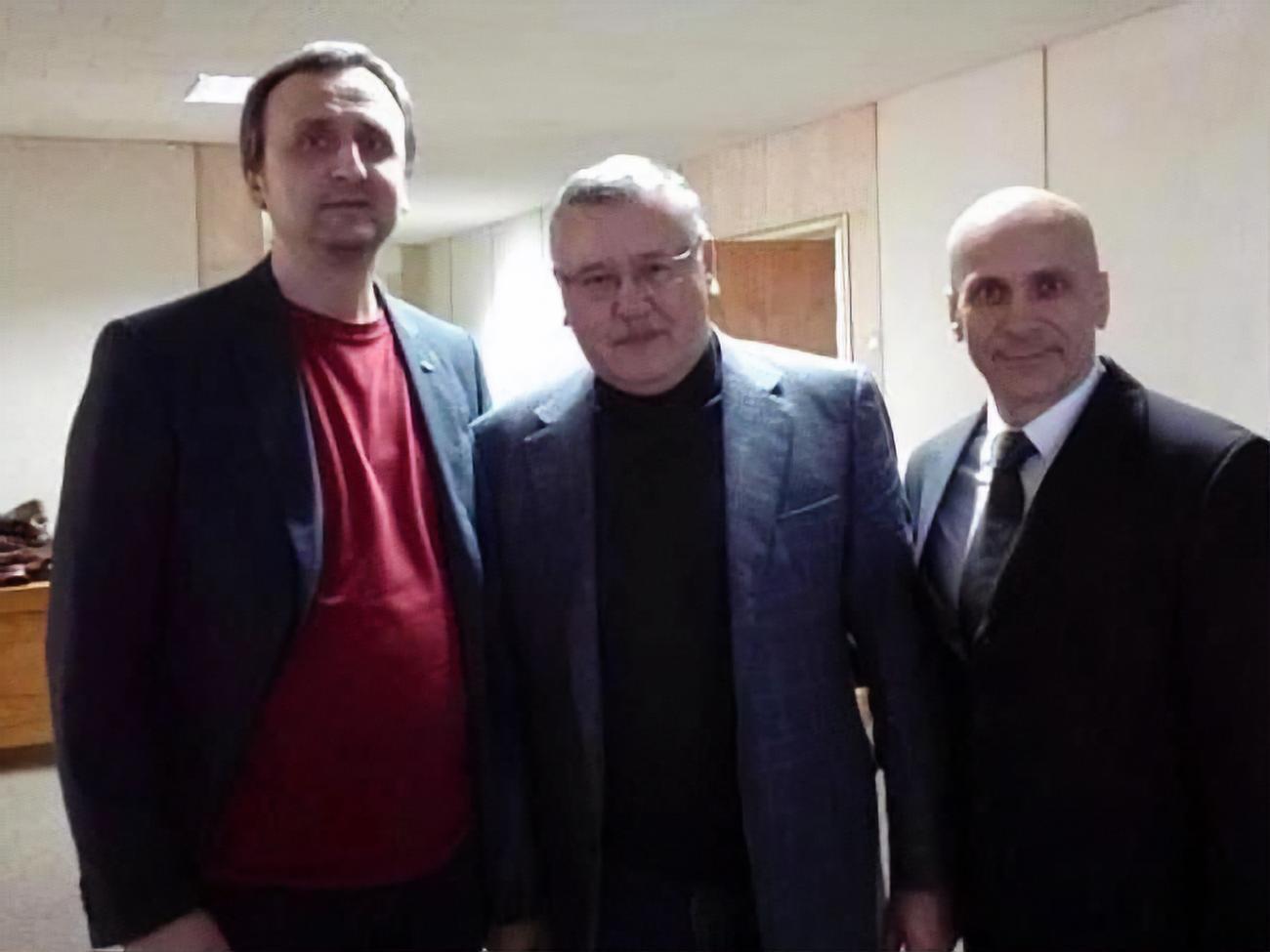 Комарницкий (слева) умер после того, как его избил полицейский