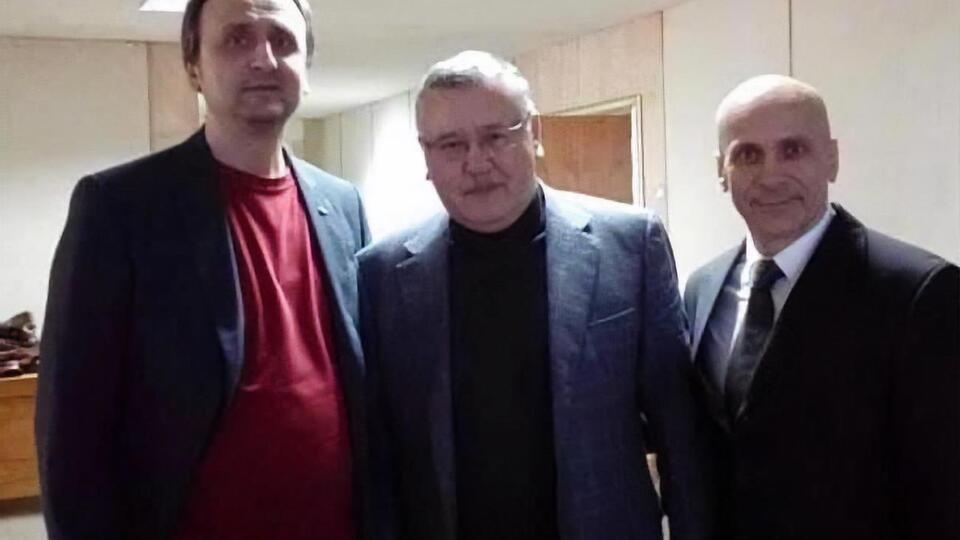 Комарницкий (слева) умер после того, как его избил полицейский