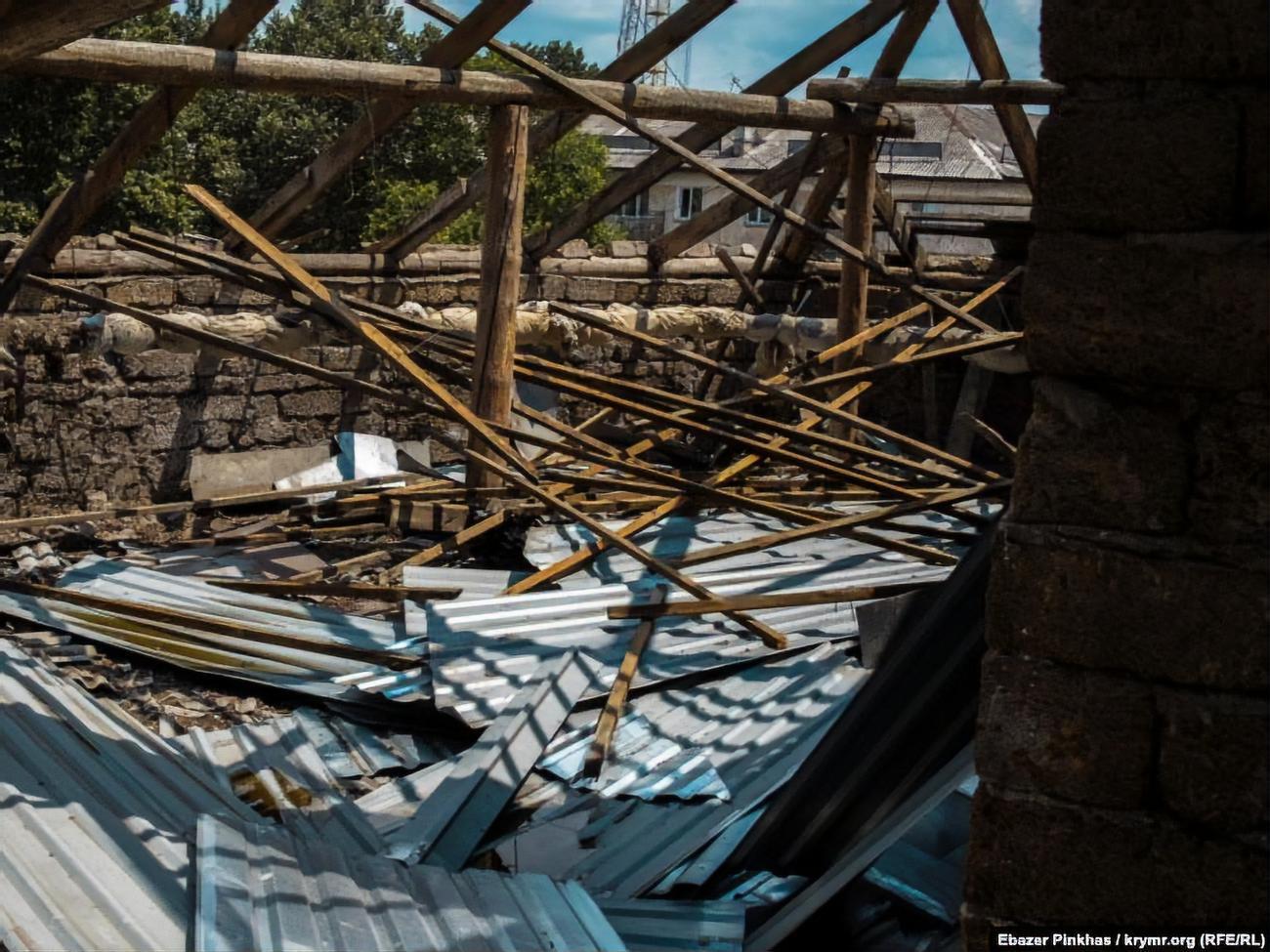 В храме разобрали крышу