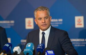 15 июня в Демократической партии Молдовы сообщили, что Плахотнюк покинул страну