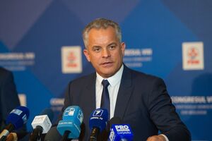 15 червня в Демократичній партії Молдови повідомили, що Плахотнюк покинув країну