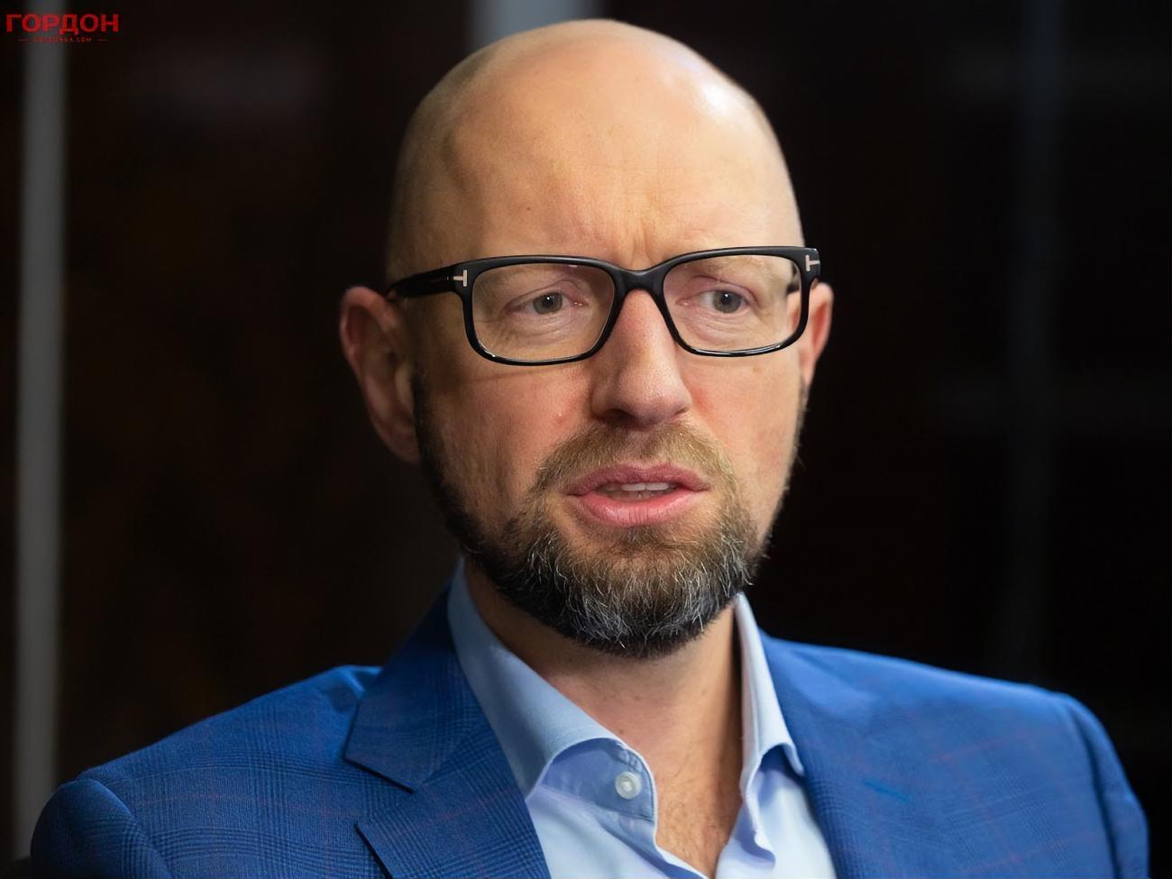 Яценюк (на фото) рассказал, что во время разговора с Тенюхом по телефону узнал о ситуации в Крыму из СМИ