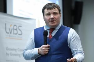 Гусев фигурировал в списках партии "Слуга народа" на внеочередные парламентские выборы под №41, но заявил, что снимает свою кандидатуру