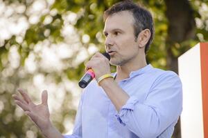 На думку Вакарчука, питання врегулювання конфлікту на Донбасі можна вирішувати тільки на умовах України