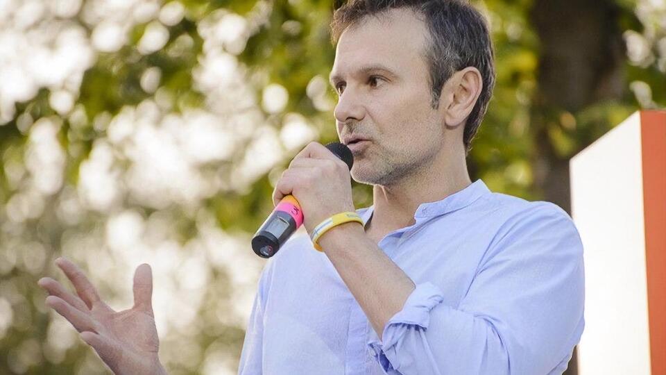 По мнению Вакарчука, вопрос урегулирования конфликта на Донбассе можно решать только на условиях Украины