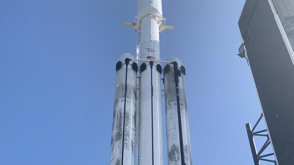 Falcon Heavy вирушила в космос