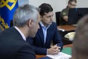 Зеленський закликав звернути особливу увагу на реформування управління ЗСУ