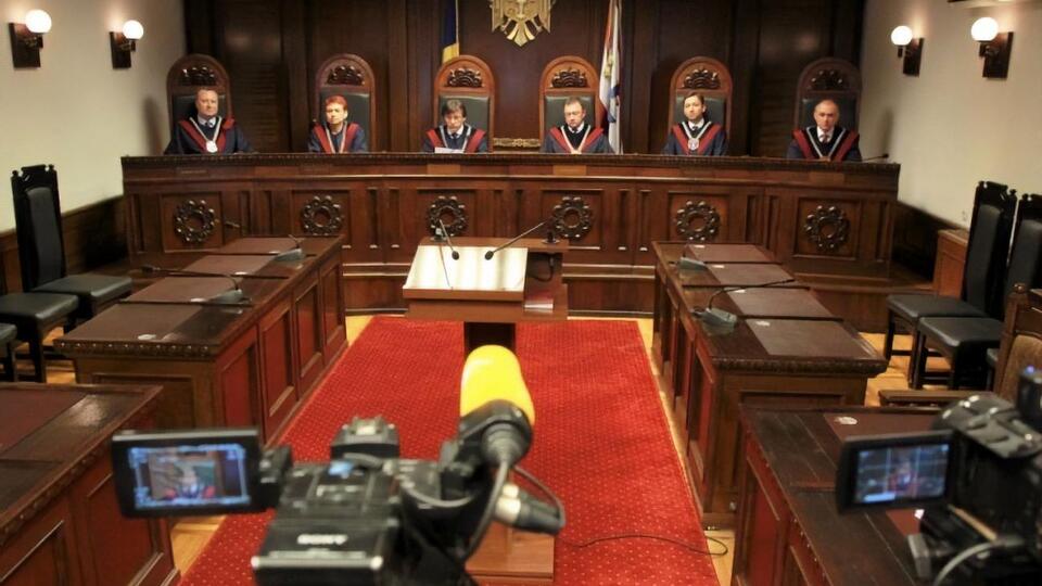 КС Молдовы ушел в отставку