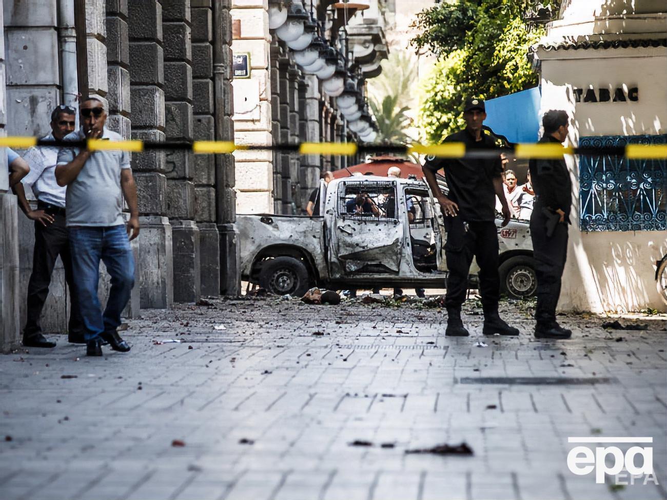 Один из смертников подорвался возле полицейского автомобиля