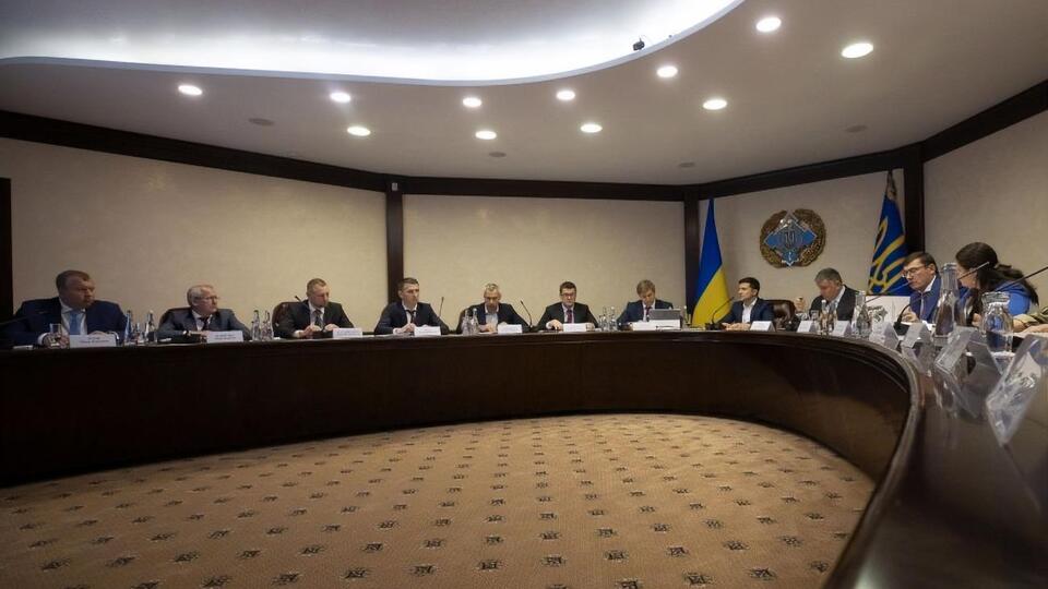 На нараді були присутніми голови силових відомств, генпрокурор, секретар РНБО та міністр фінансів