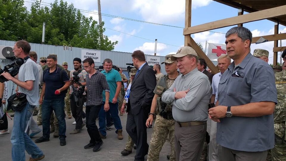 Кучма спостерігав за відведенням сил і розбиранням укриттів