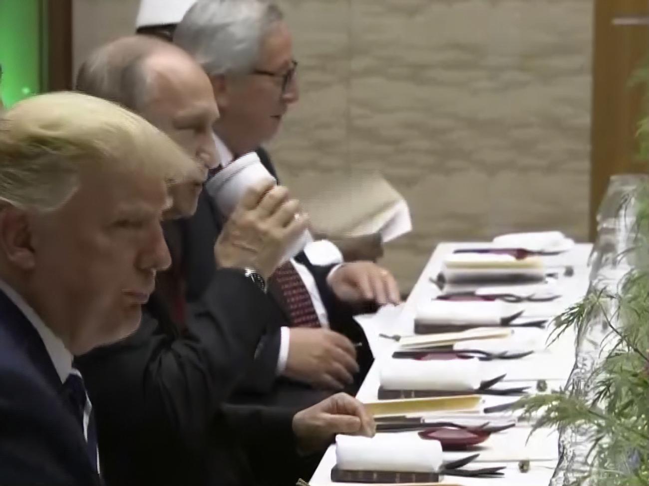 Путин использовал чашку во время обеда на саммите G20