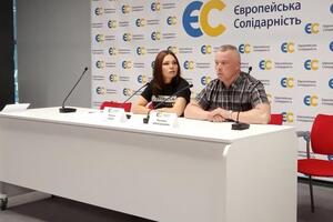 Сюмар считает, что обыски могут пройти по политическим мотивам