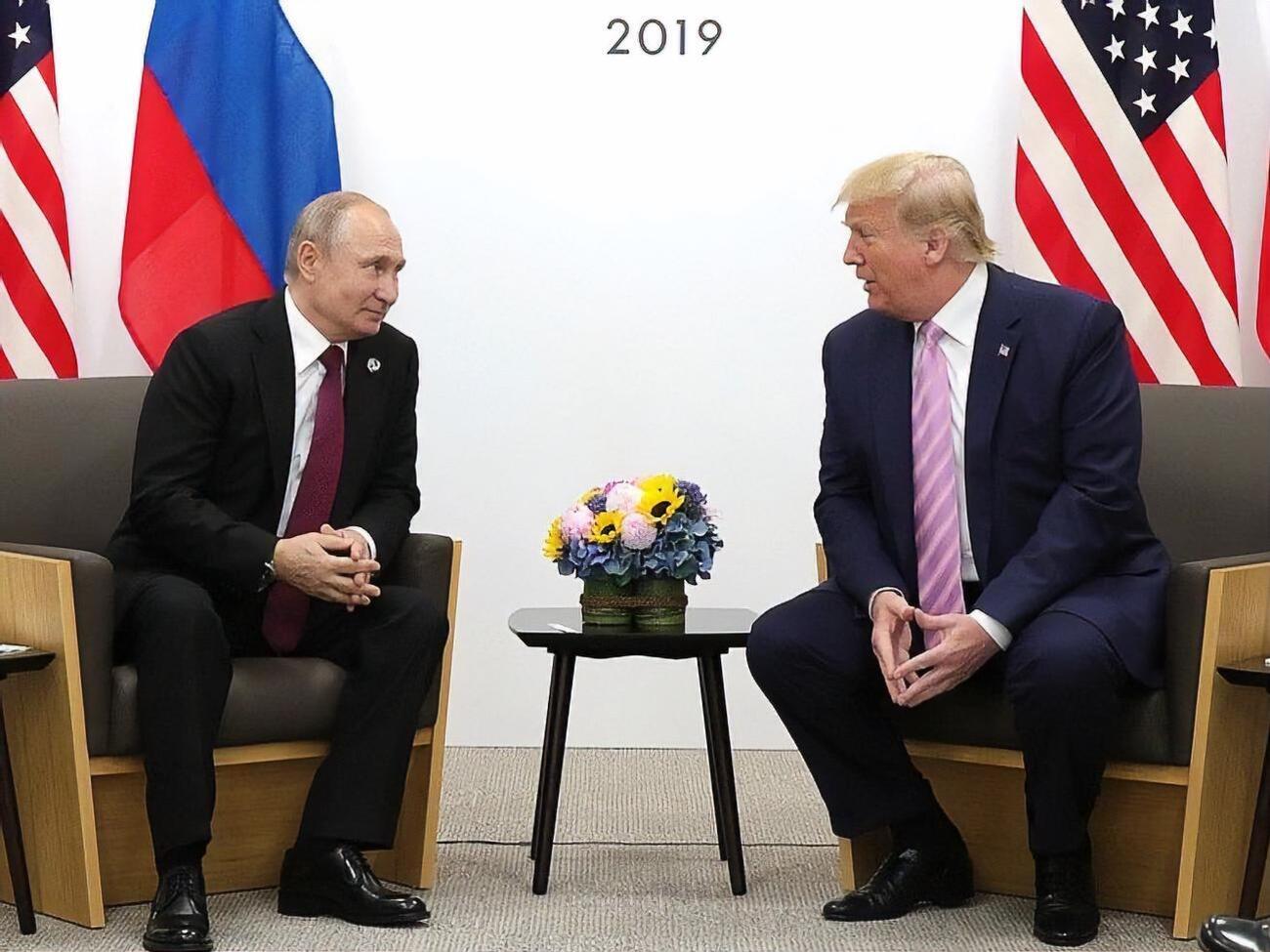 Трамп дал Путину "зеленый свет" на вмешательство в президентские выборы, считает американский сенатор-демократ Чак Шумер