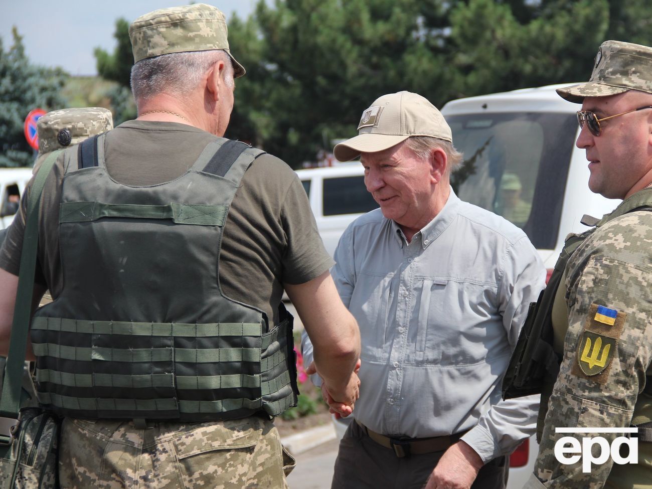 Кучма (на фото в центре): Я не приехал сюда решать вопросы за Кабинет Министров