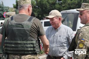 Кучма (на фото в центре): Я не приехал сюда решать вопросы за Кабинет Министров