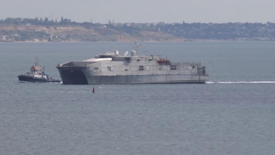 Длина USNS Yuma – 103 м, ширина – 28,5 м