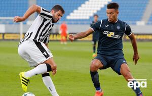 Вместе с ПАОК Шахов (в полосатой футболке) стал чемпионом Греции