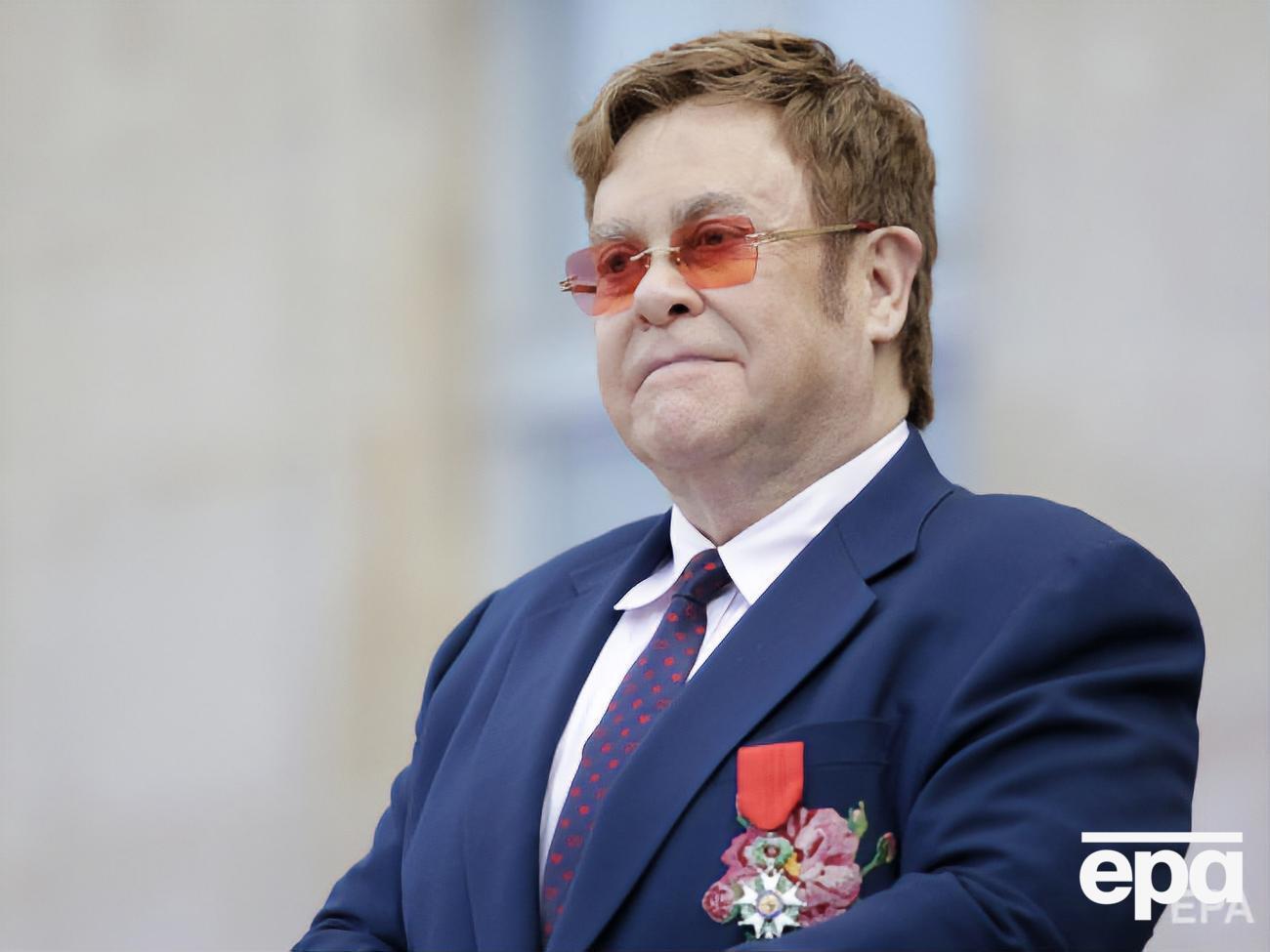 Джон заявив, що знайшов щастя у стосунках з одностатевим партнером