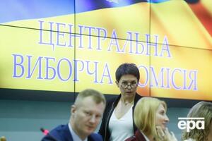 Заседание вела глава ЦИК Слипачук (на фото в центре)