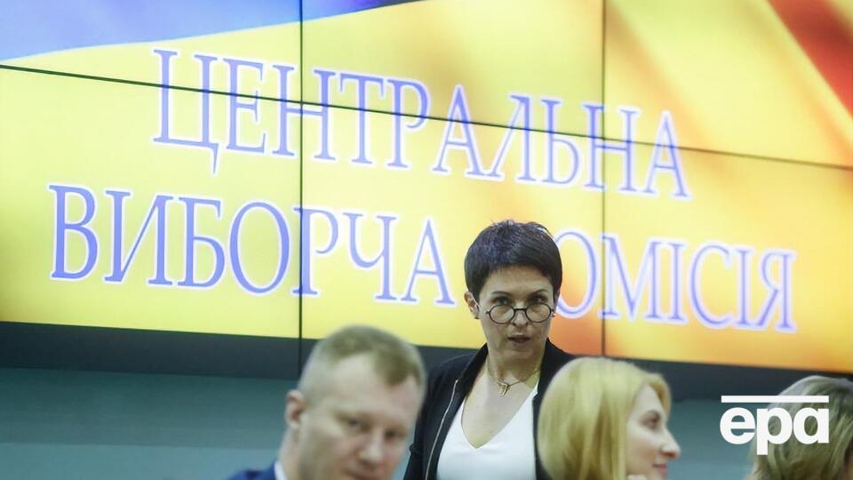 Засідання вела голова ЦВК Сліпачук (на фото в центрі)