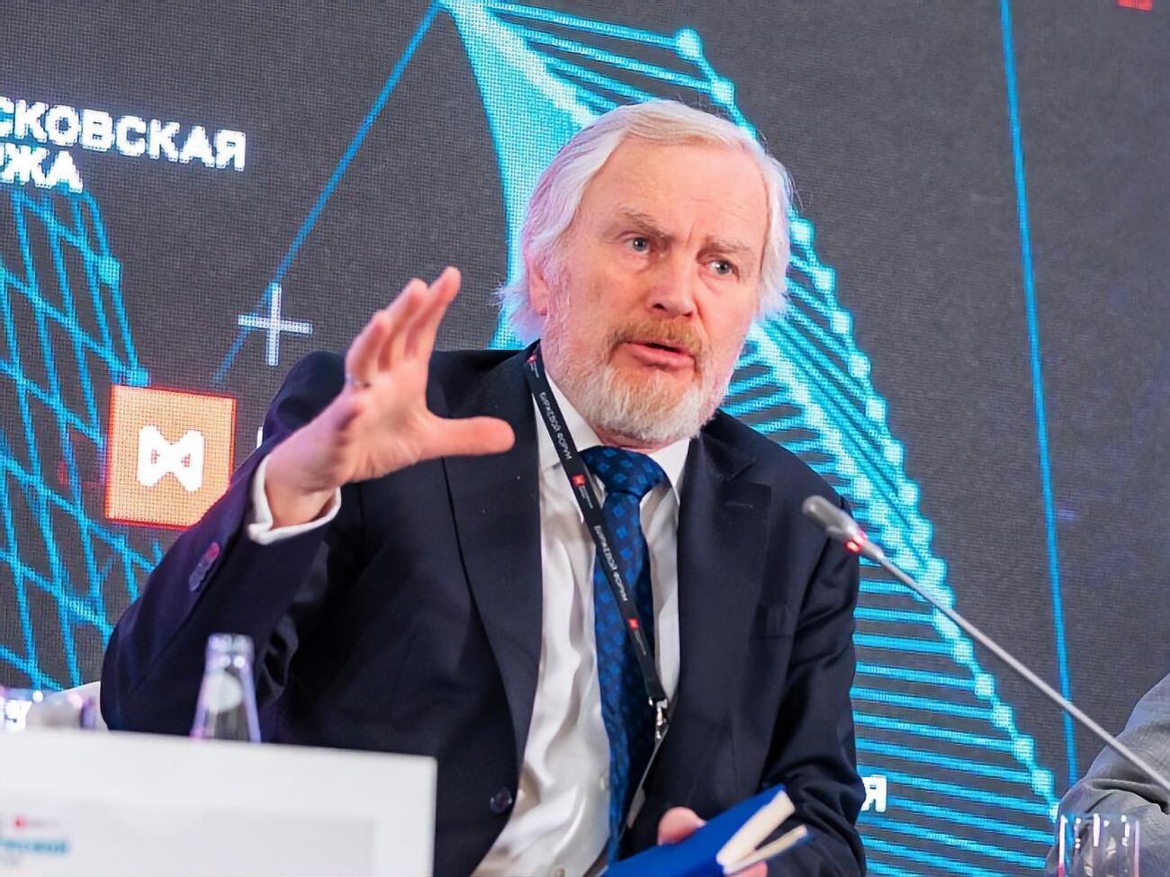 Сторчак заявил, что Россия "еще никому ничего не должна"