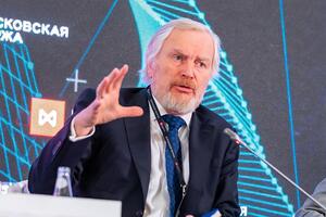 Сторчак заявил, что Россия "еще никому ничего не должна"