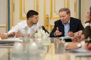 Представители украинской делегации и Зеленский обменялись мнениями, что в первую очередь надо делать ради прекращения конфликта на Донбассе, сказал Кучма