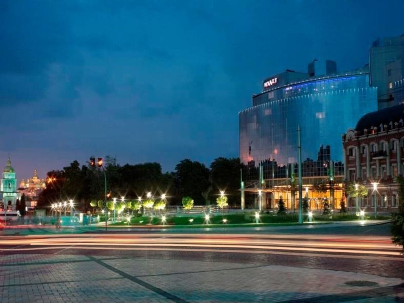 Отелем Hyatt владеет компания НИТ, 24,5% в которой принадлежат кипрской компании Prandicle Limited Олега Дубины