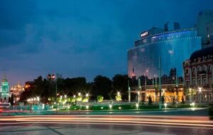 Отелем Hyatt владеет компания НИТ, 24,5% в которой принадлежат кипрской компании Prandicle Limited Олега Дубины