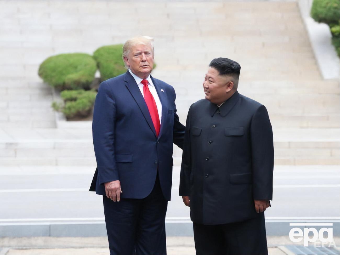 Трамп став першим президентом США, який ступив на землю КНДР. Фоторепортаж