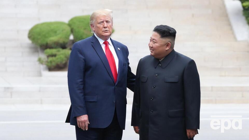 Трамп став першим президентом США, який ступив на землю КНДР. Фоторепортаж